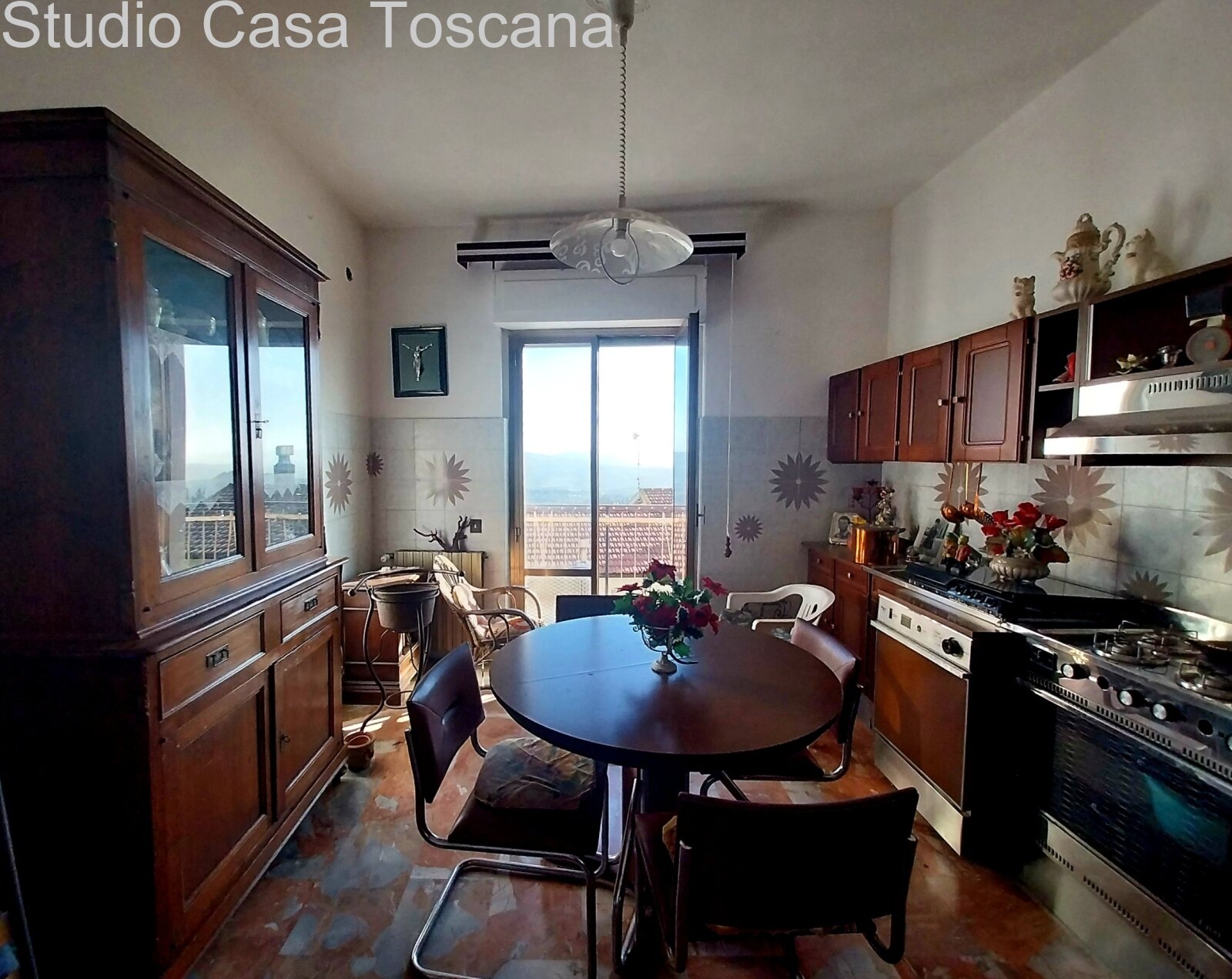 Kitchen with balcony