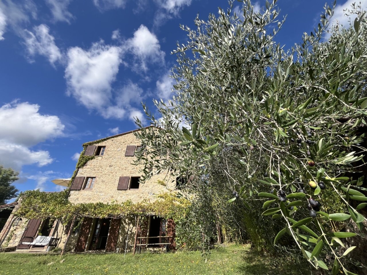 facciata in pietra antica