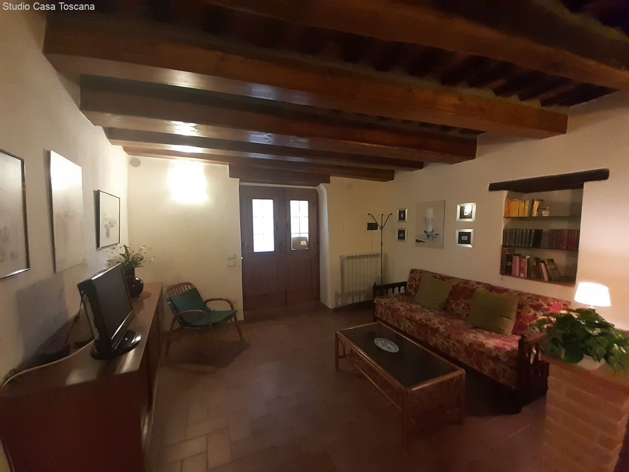 Charakteristische Wohnung im toskanischen Stil