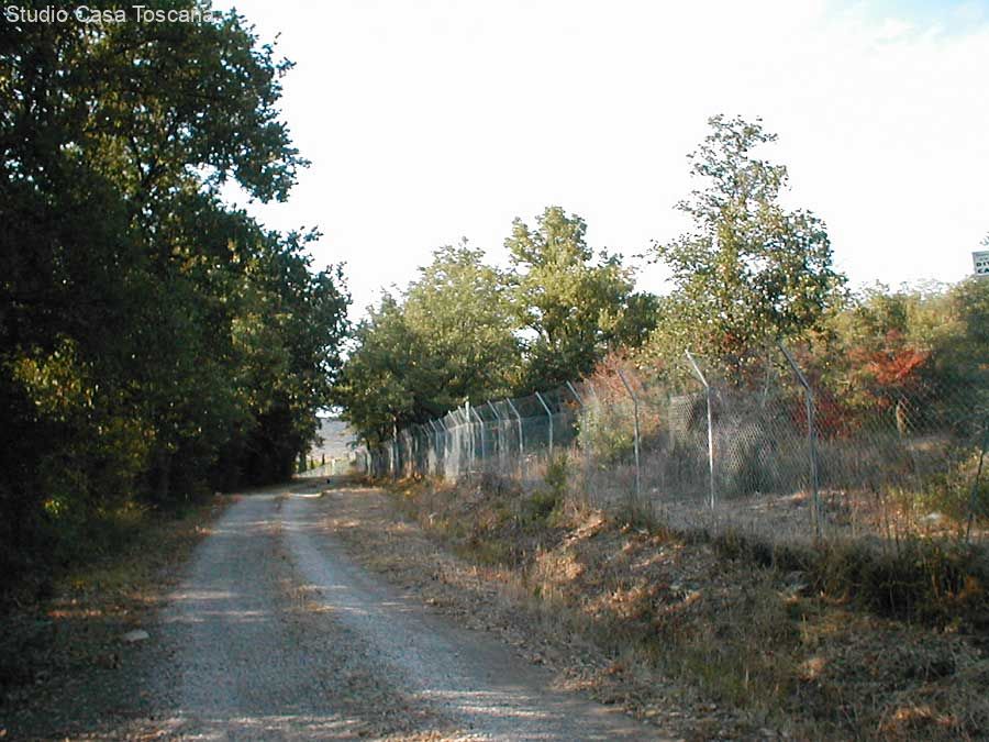 strada-a-fianco-recinzione.jpg