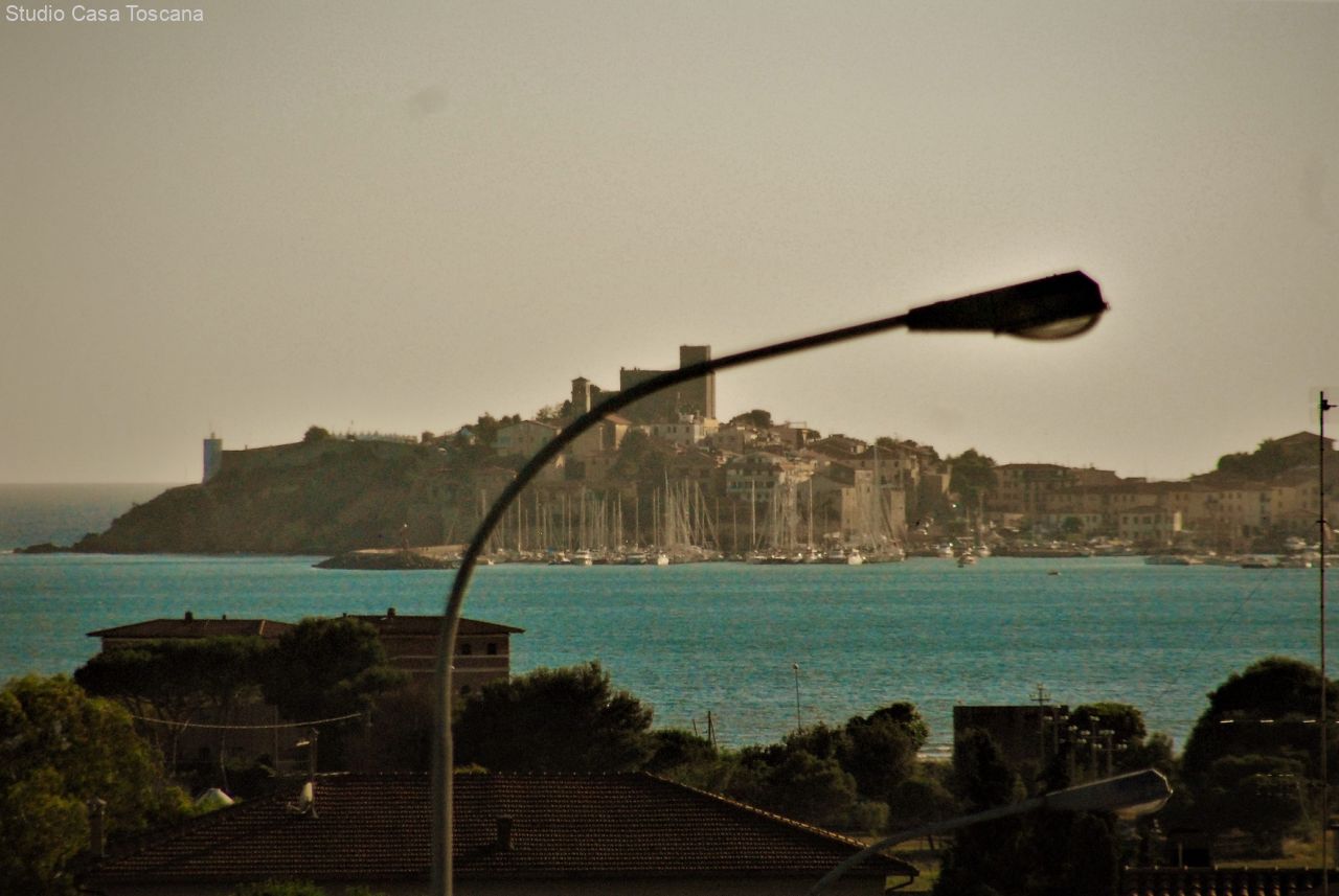 30 Vista di Talamone dalla terrazza della  Sala da pranzo.JPG