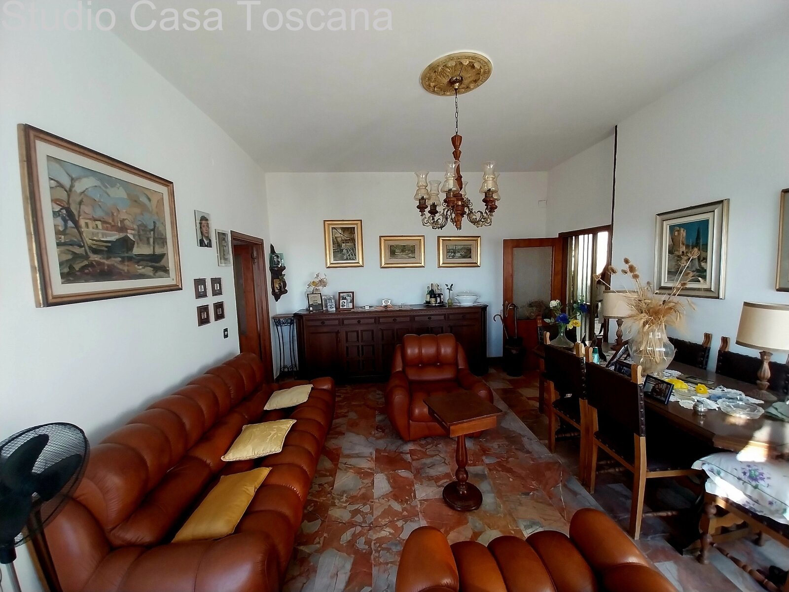 Spacious property with, garden, panorama terrace and five garages