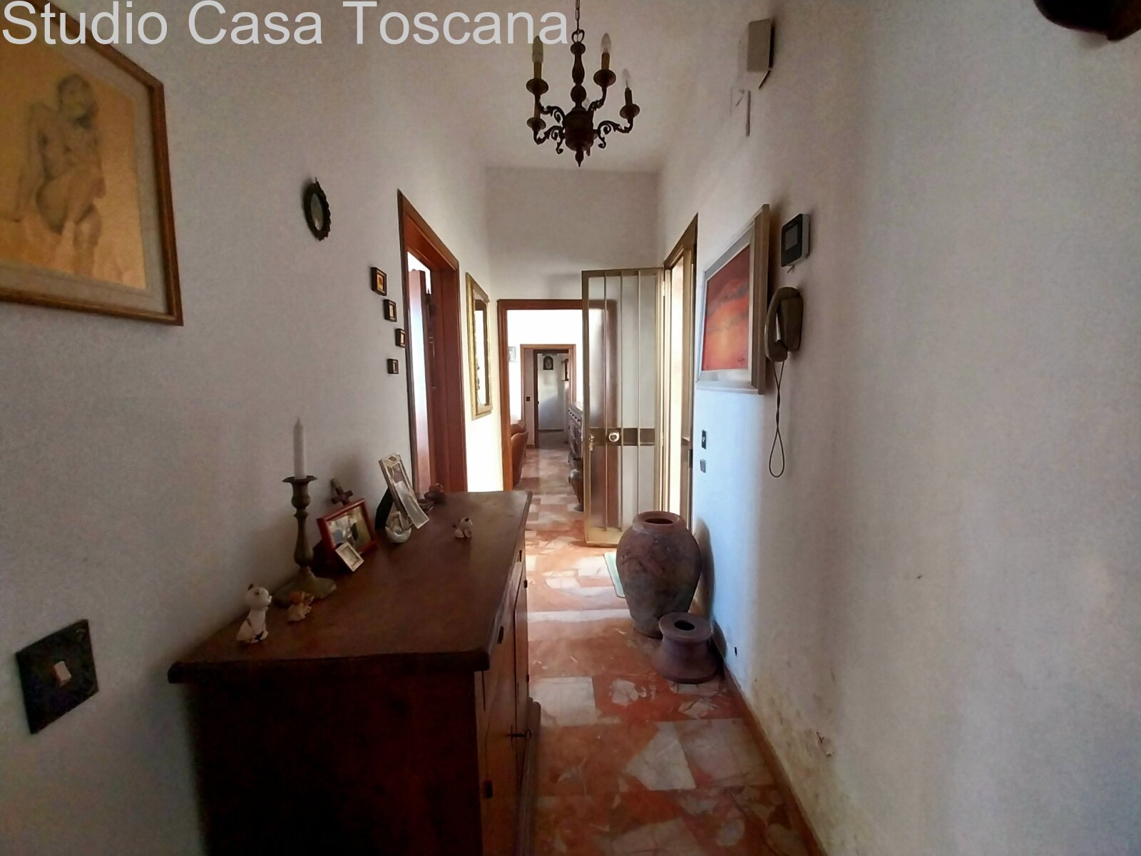 Spacious property with, garden, panorama terrace and five garages