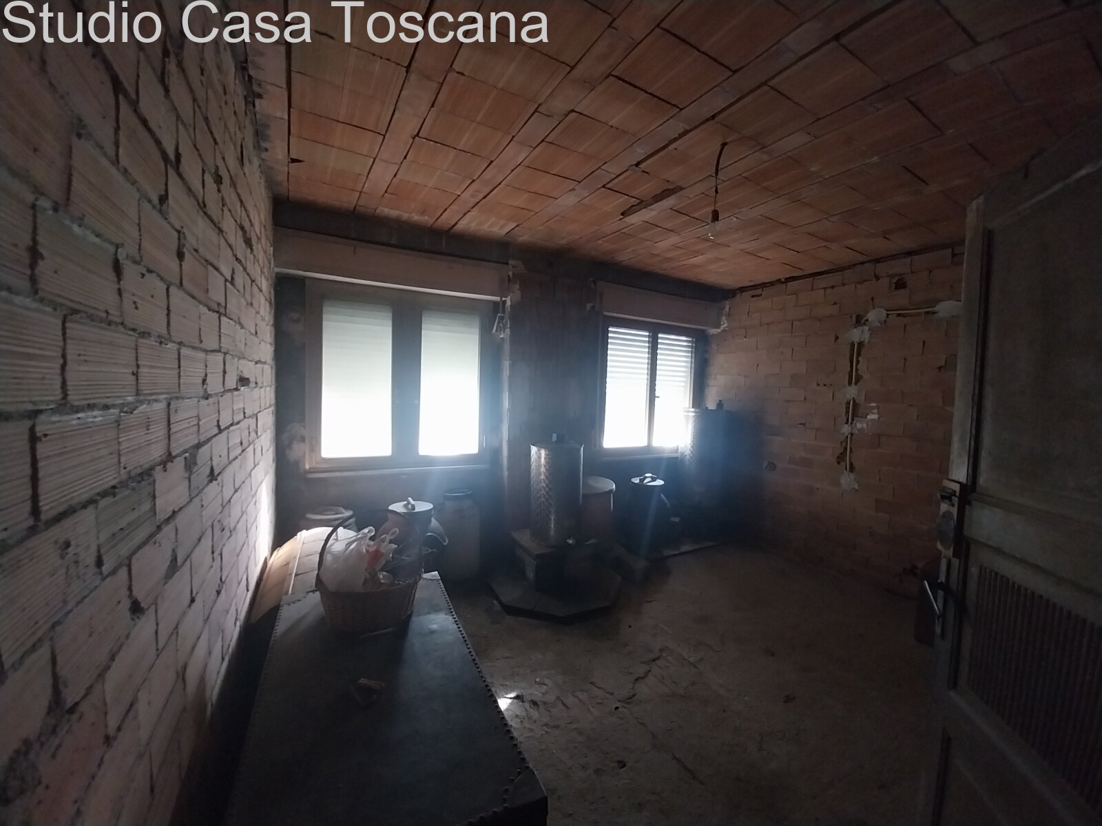 Spacious property with, garden, panorama terrace and five garages