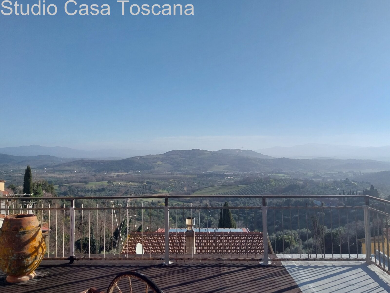 Spacious property with, garden, panorama terrace and five garages