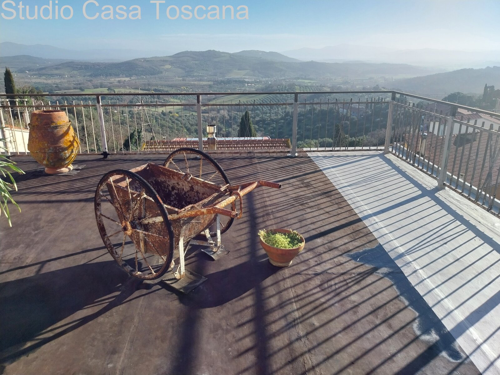 Spacious property with, garden, panorama terrace and five garages