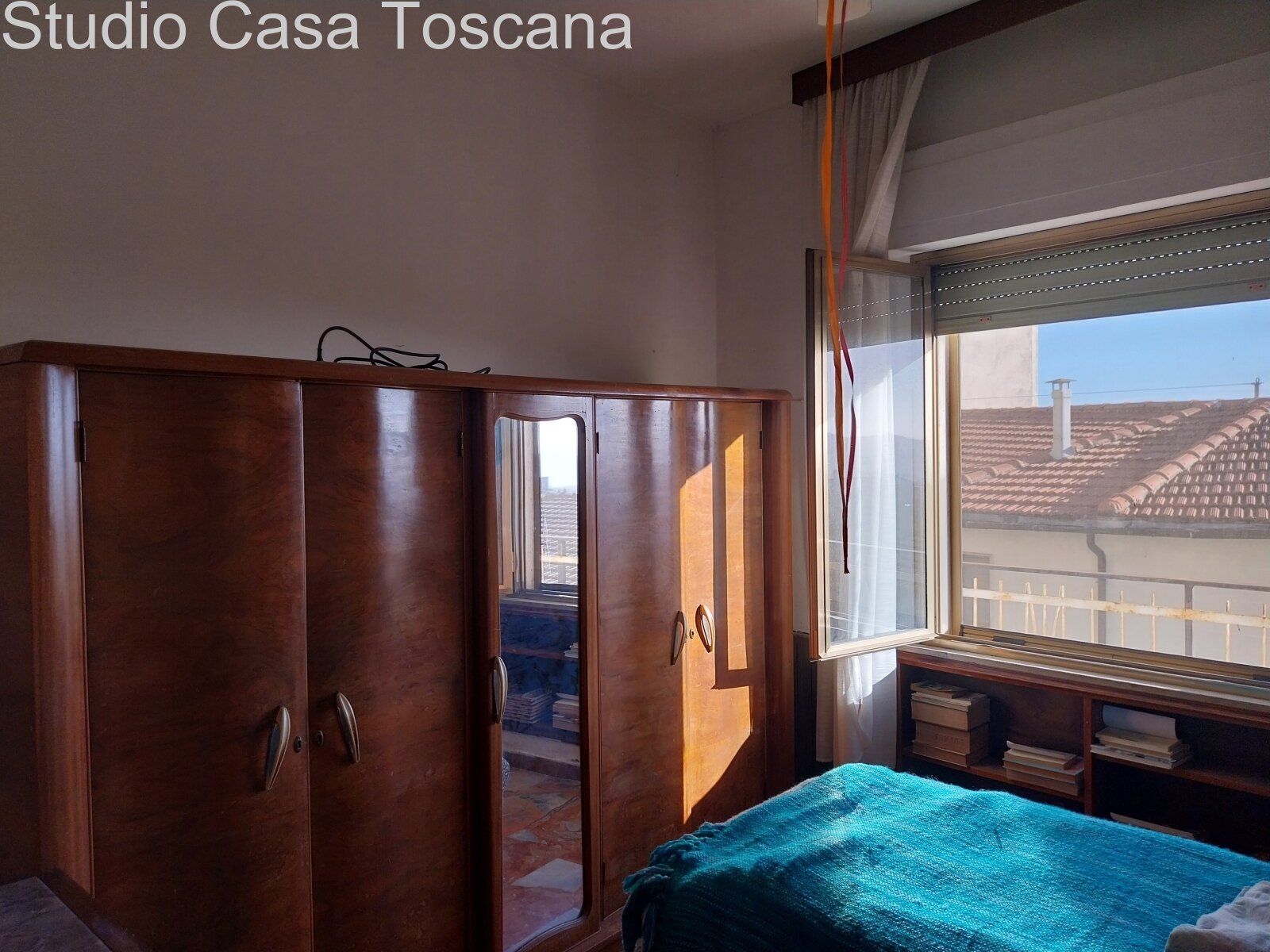 Spacious property with, garden, panorama terrace and five garages