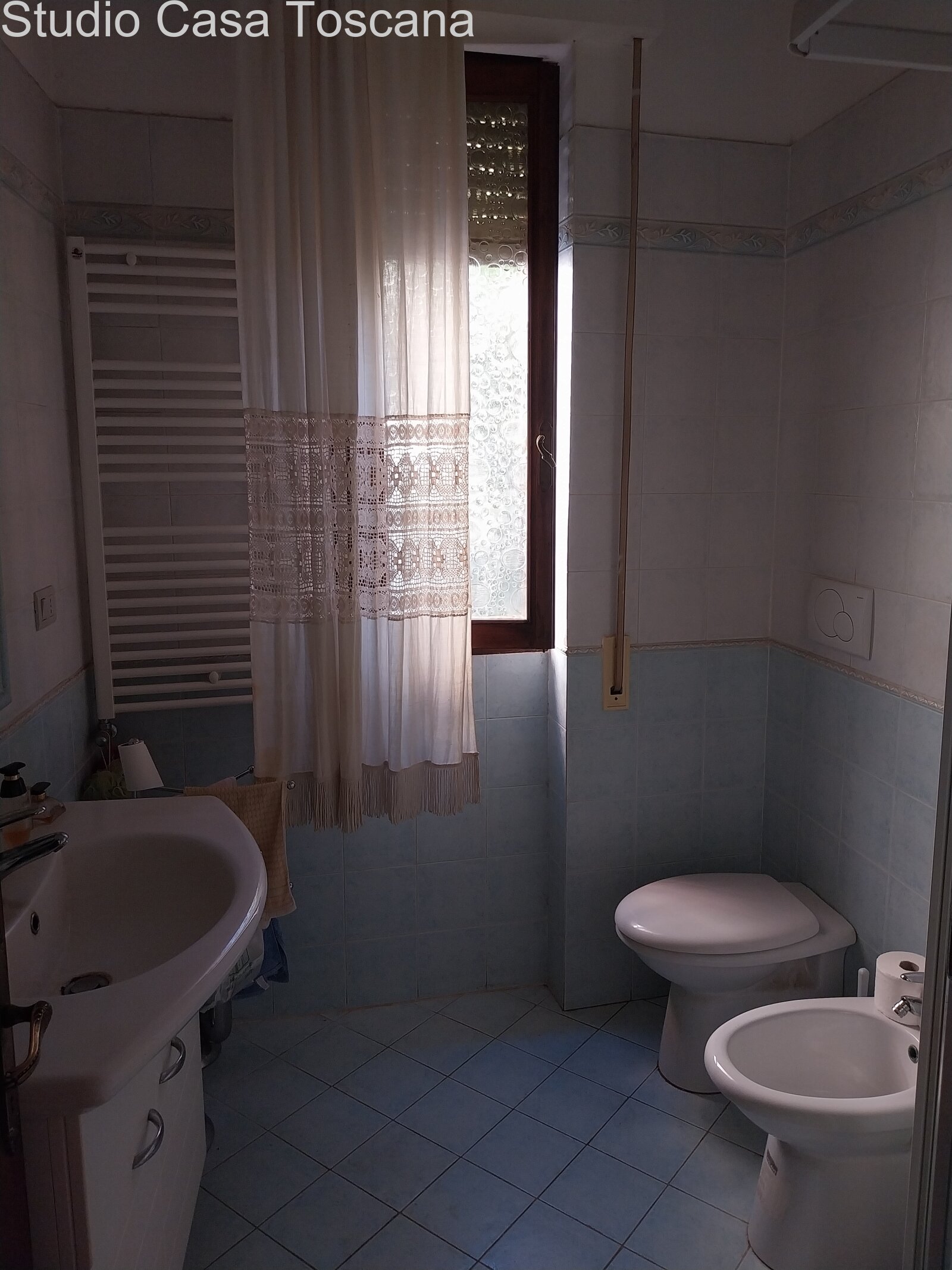 Spacious property with, garden, panorama terrace and five garages