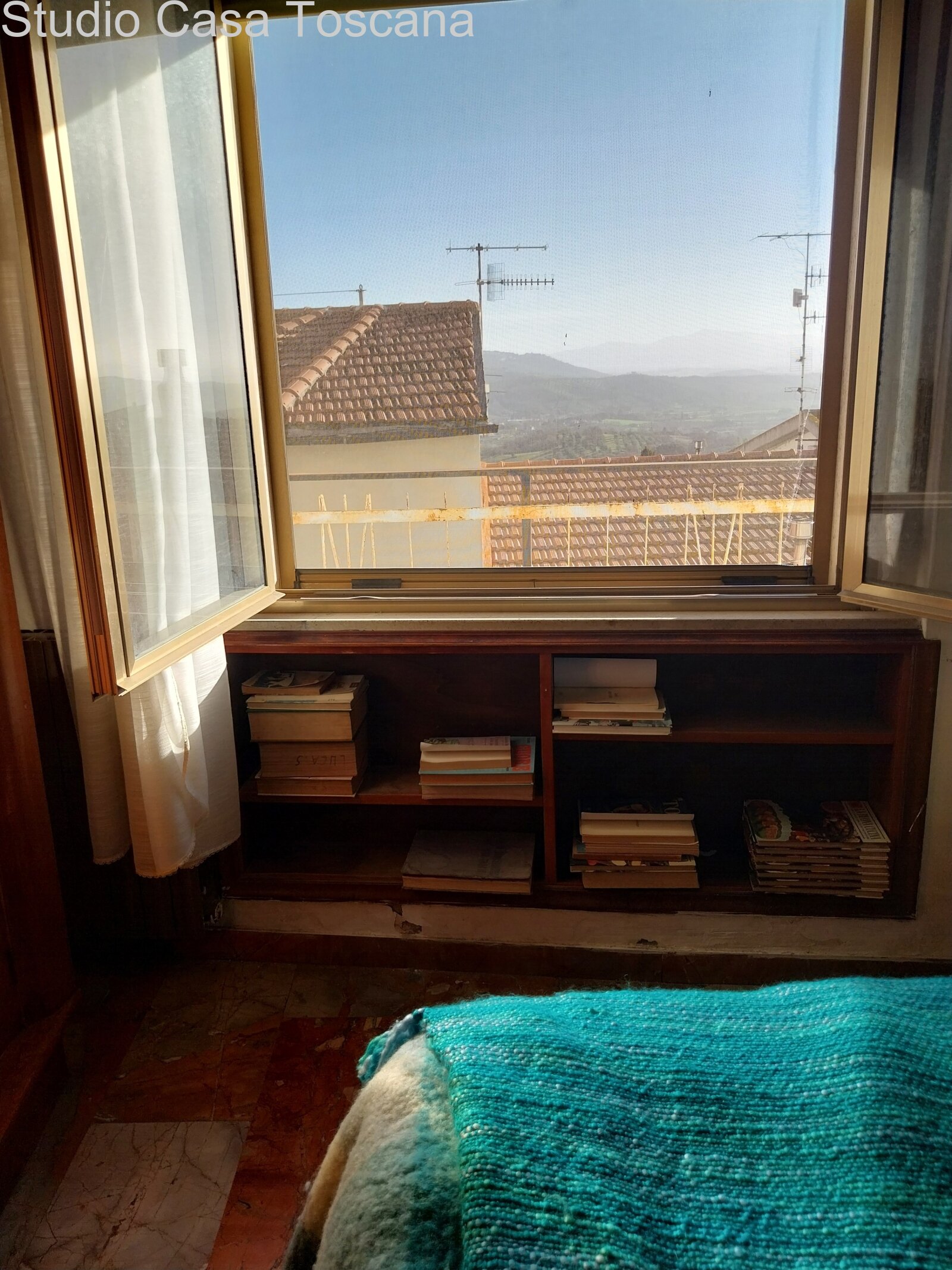 Spacious property with, garden, panorama terrace and five garages