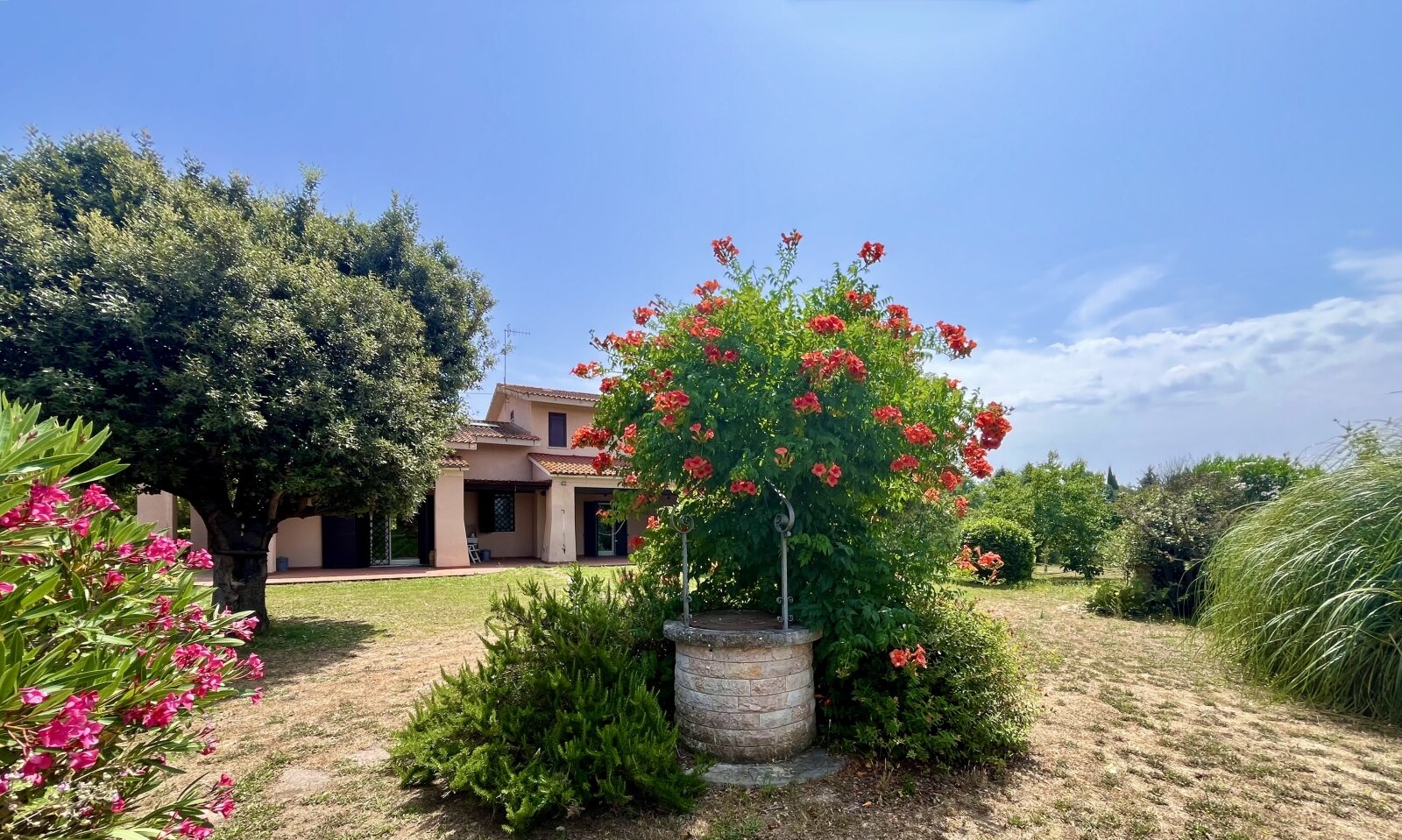 Splendido casale bifamiliare in Campagna 