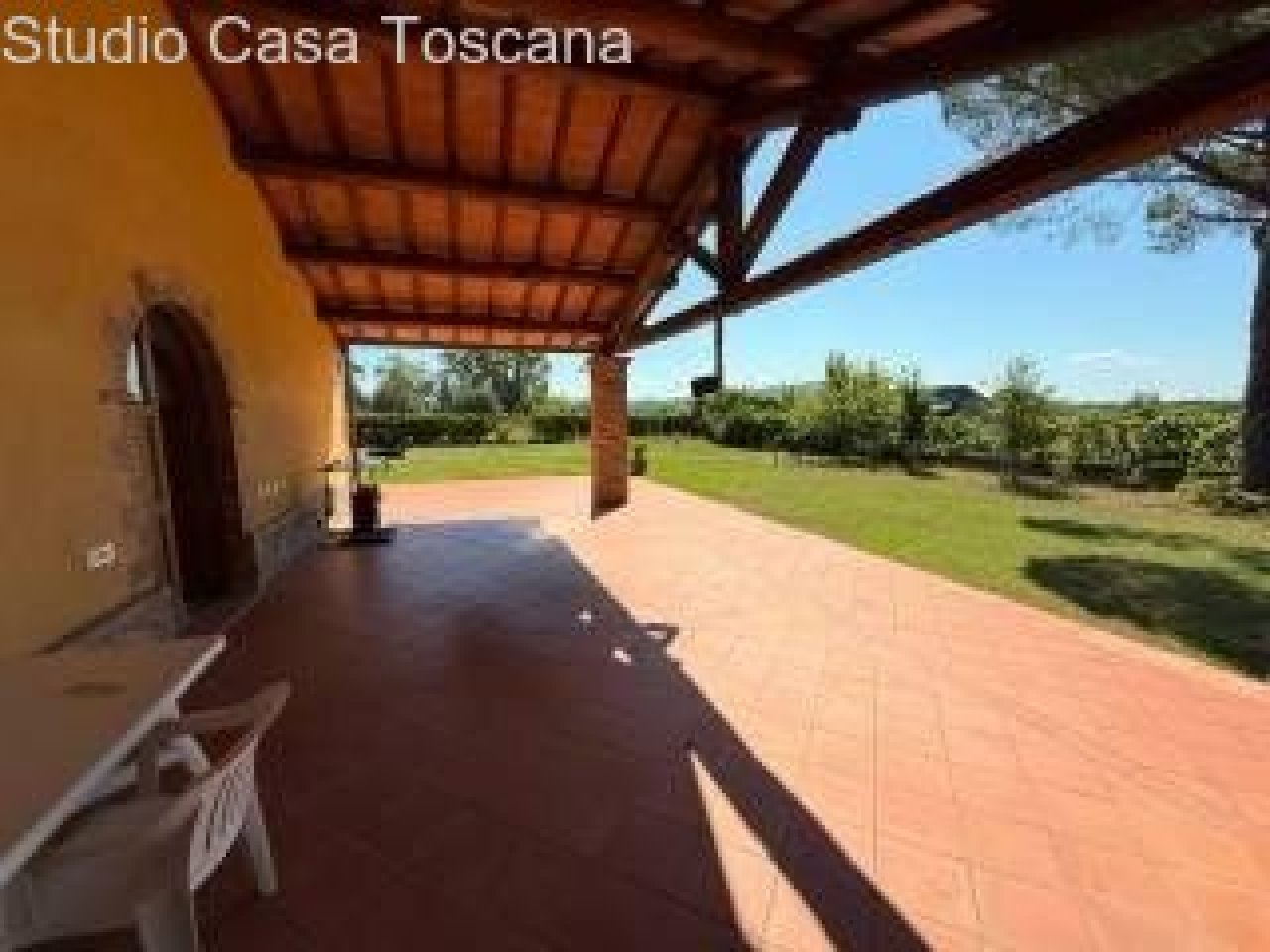 Überdachte Terrasse.jpeg