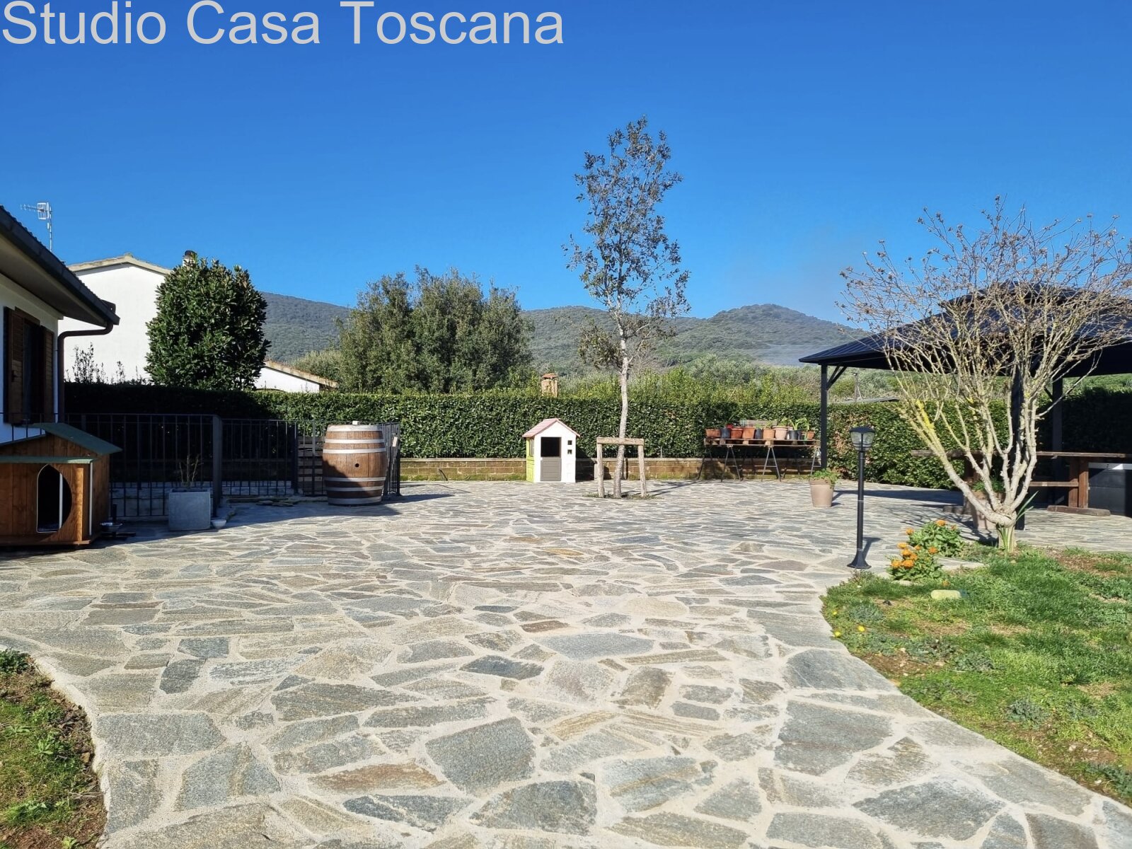 Graziosa Villetta con giardino e dependance a due passi dal paese