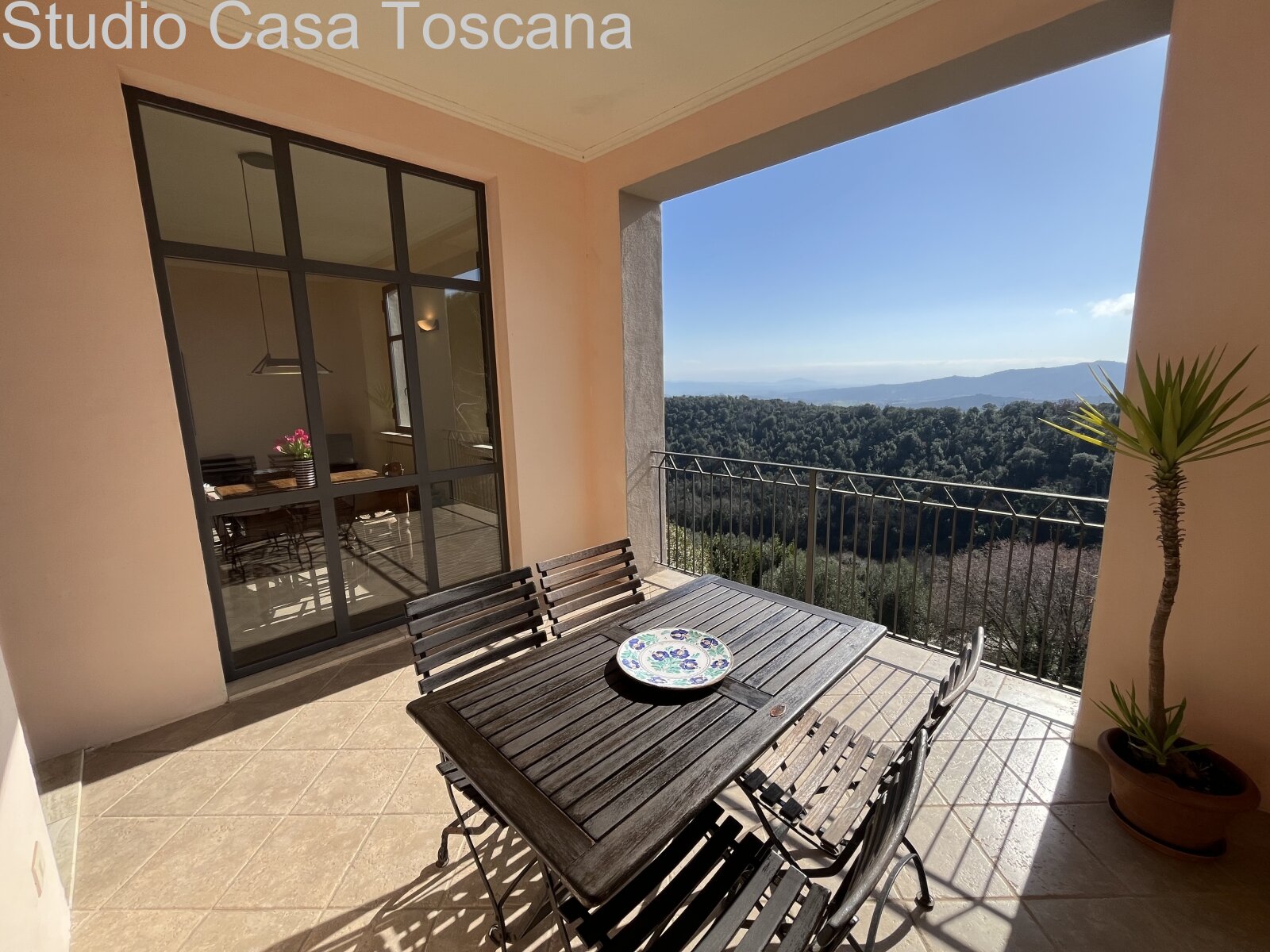 Elegante appartamento con giardino e loggia panoramica nel centro storico di Ravi