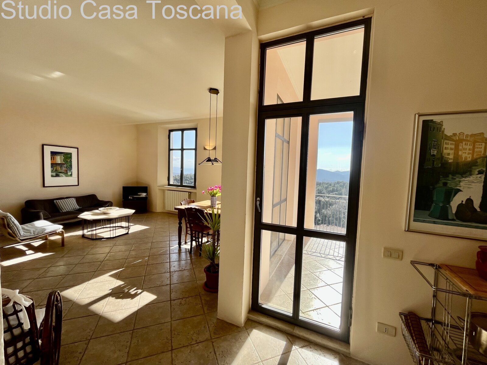 Elegante appartamento con giardino e loggia panoramica nel centro storico di Ravi