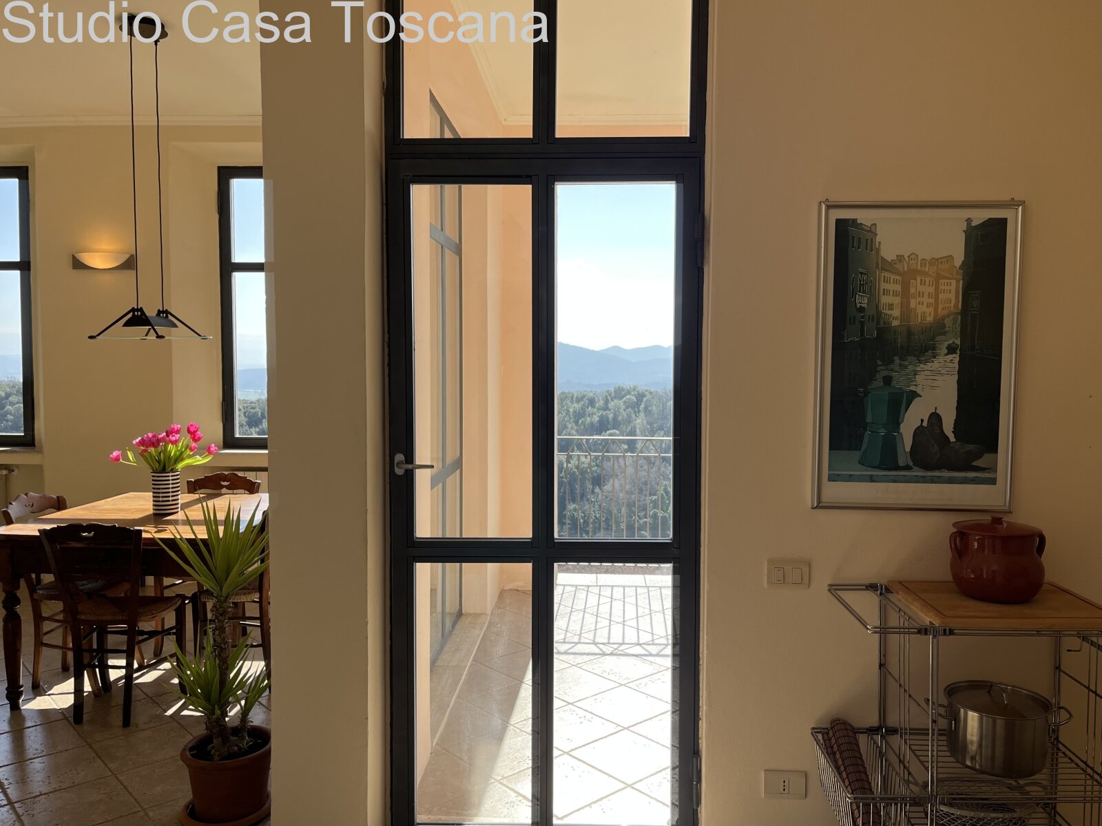 Elegante appartamento con giardino e loggia panoramica nel centro storico di Ravi