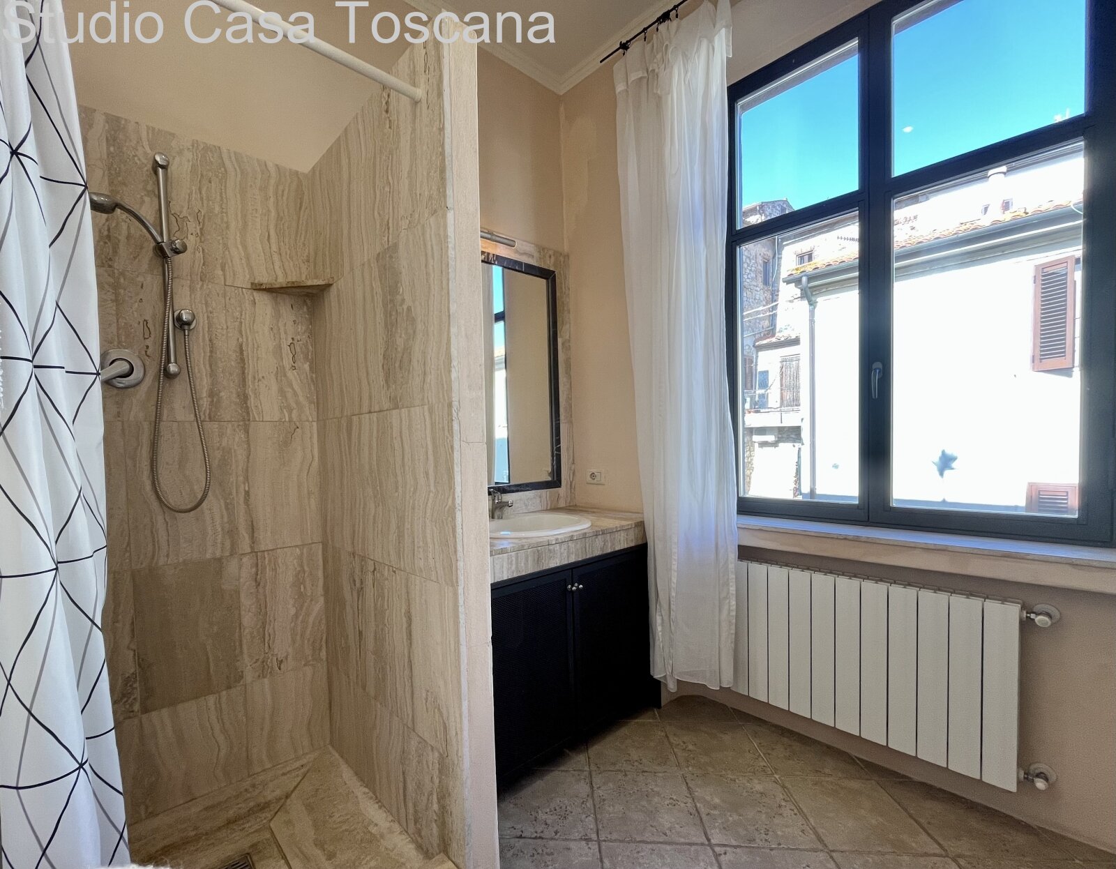 Elegante appartamento con giardino e loggia panoramica nel centro storico di Ravi