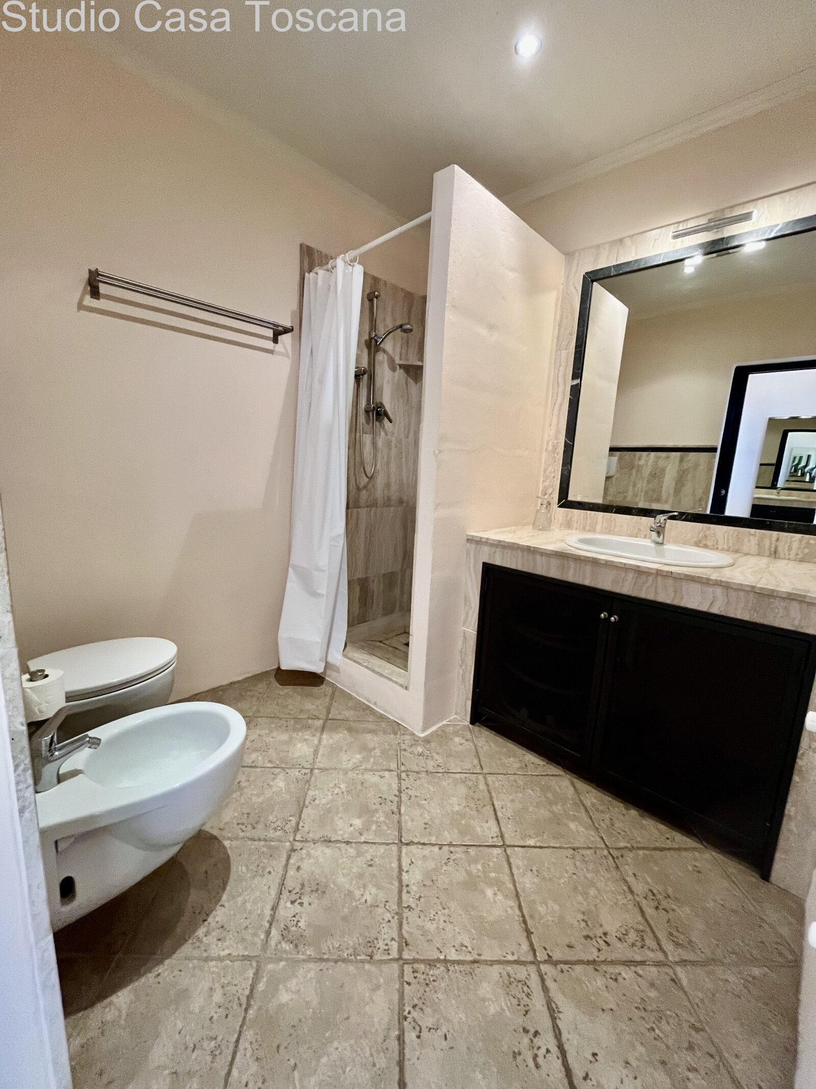 Elegante appartamento con giardino e loggia panoramica nel centro storico di Ravi