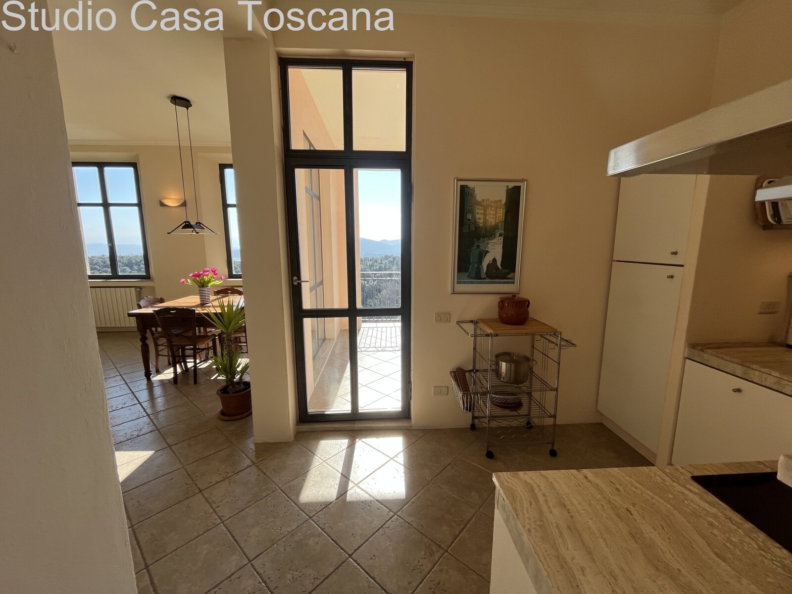 Elegante appartamento con giardino e loggia panoramica nel centro storico di Ravi