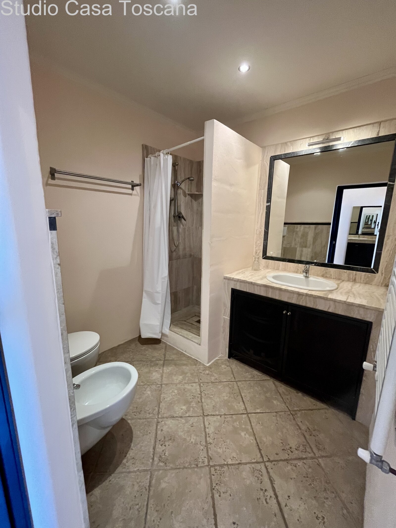 Elegante appartamento con giardino e loggia panoramica nel centro storico di Ravi