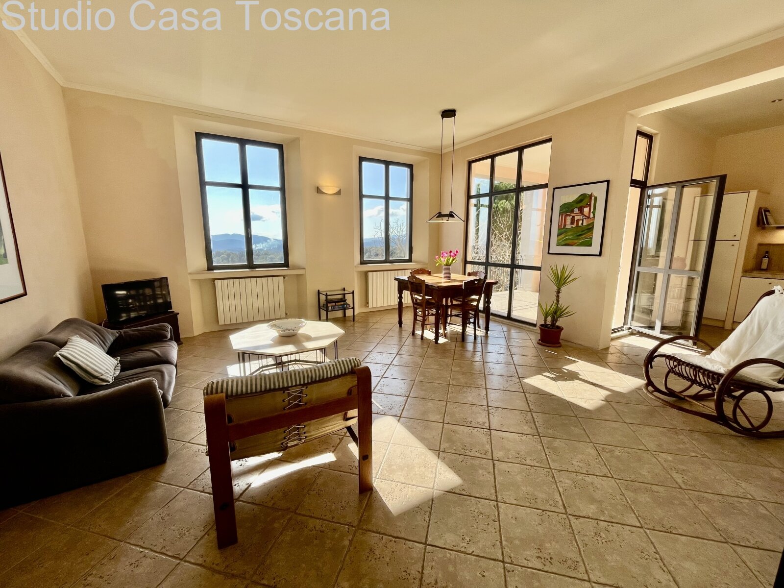 Elegante appartamento con giardino e loggia panoramica nel centro storico di Ravi