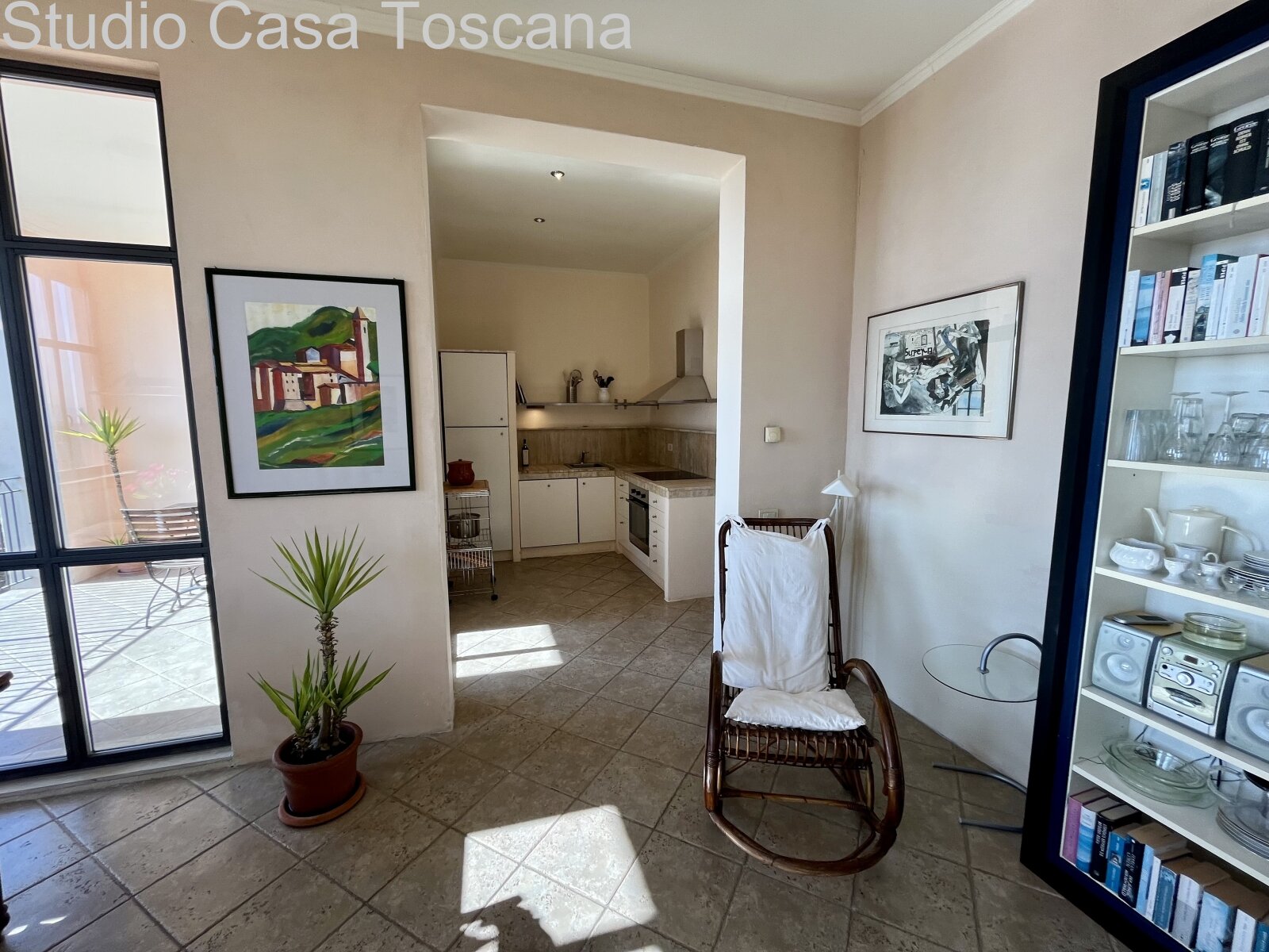 Elegante appartamento con giardino e loggia panoramica nel centro storico di Ravi