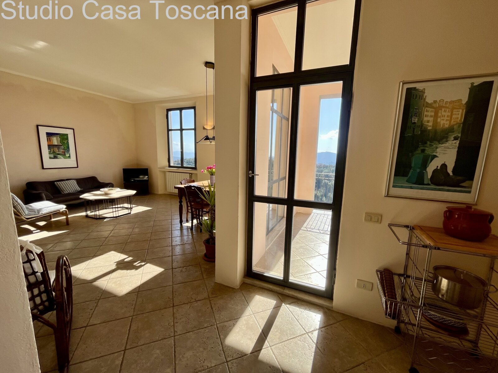 Elegante appartamento con giardino e loggia panoramica nel centro storico di Ravi