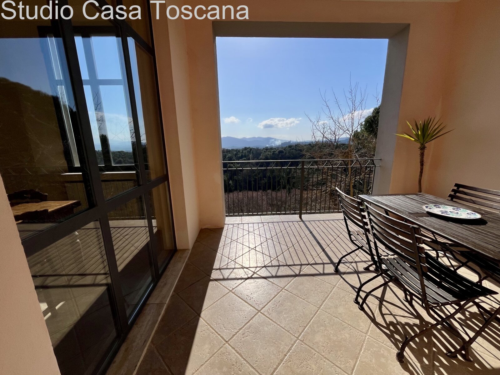 Elegante appartamento con giardino e loggia panoramica nel centro storico di Ravi