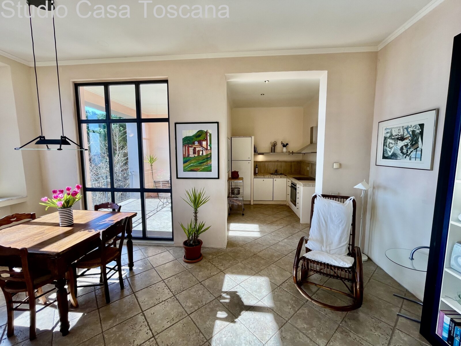 Elegante appartamento con giardino e loggia panoramica nel centro storico di Ravi