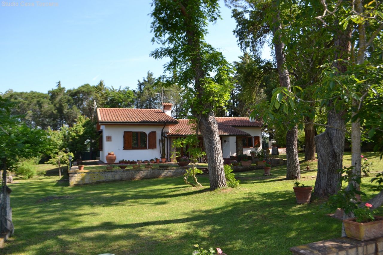 Scarlino: Villa e annesso su un unico piano in campagna a pochi minuti dal mare 