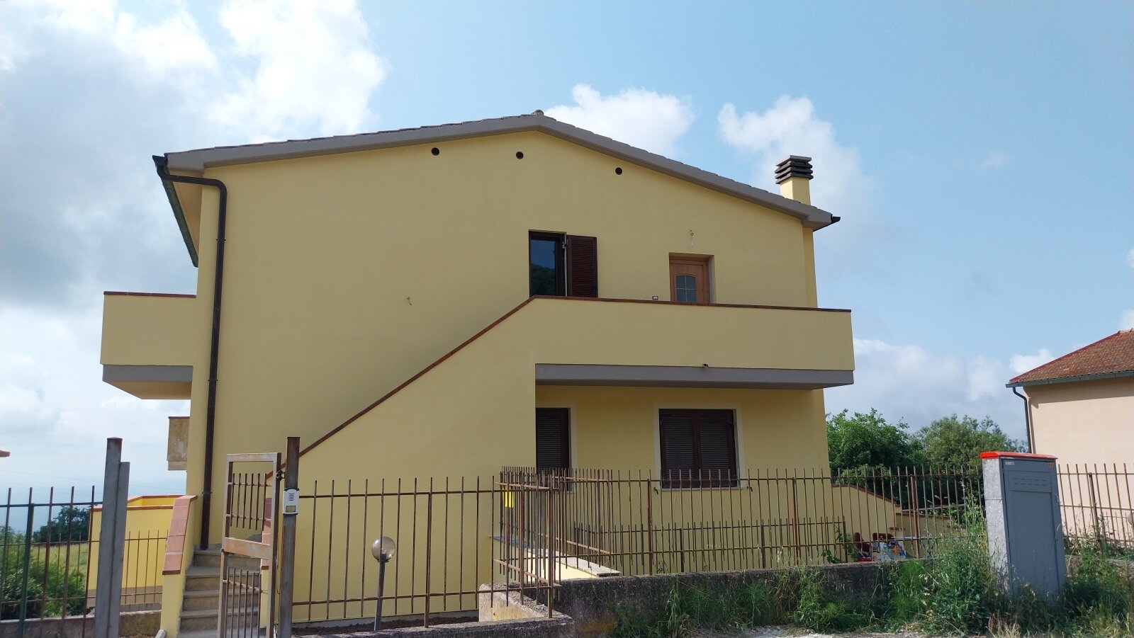 Sassofortino: Vista panoramica e tranquillità – Appartamento con garage  