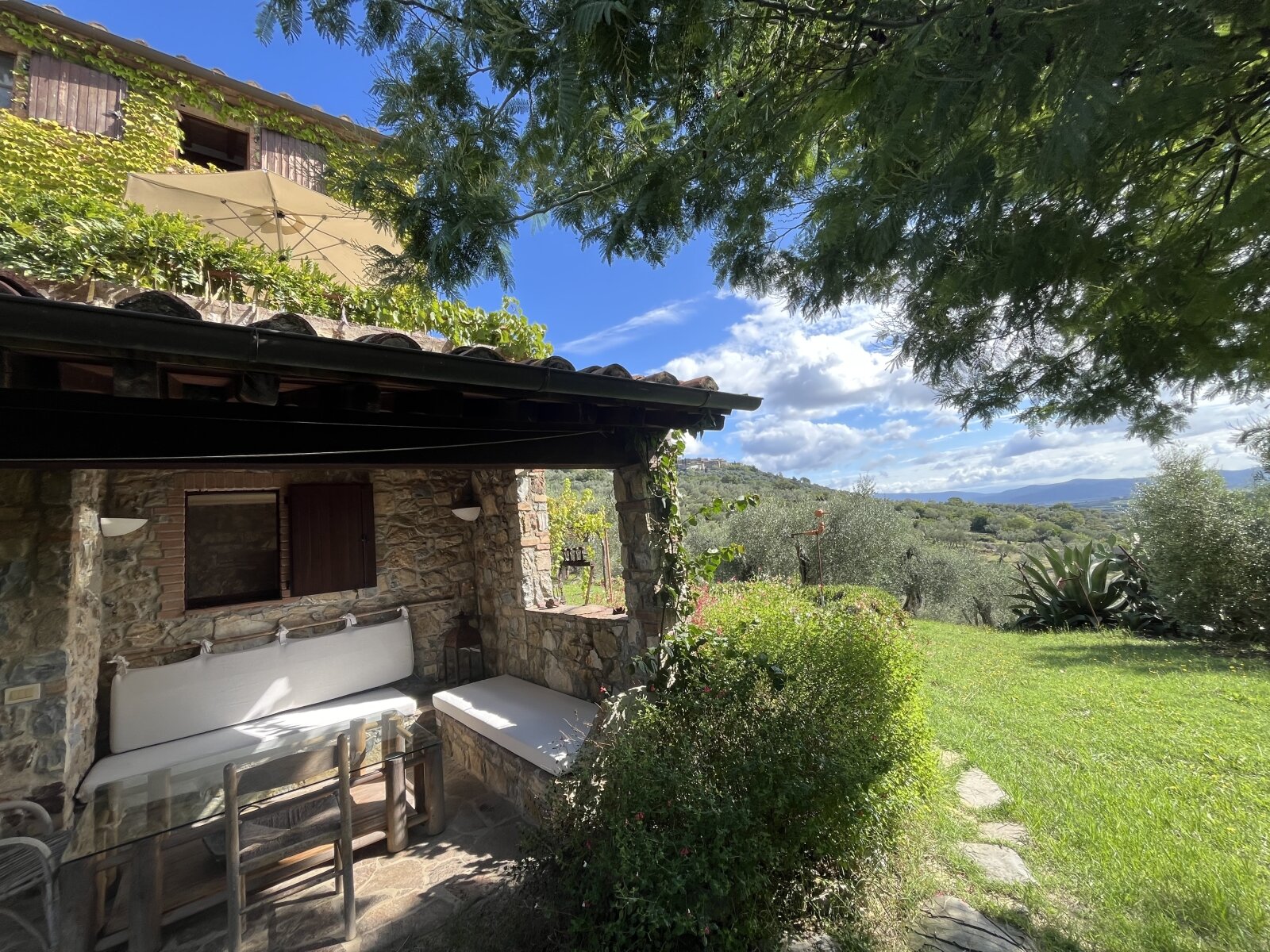 Porticato con forno a legna