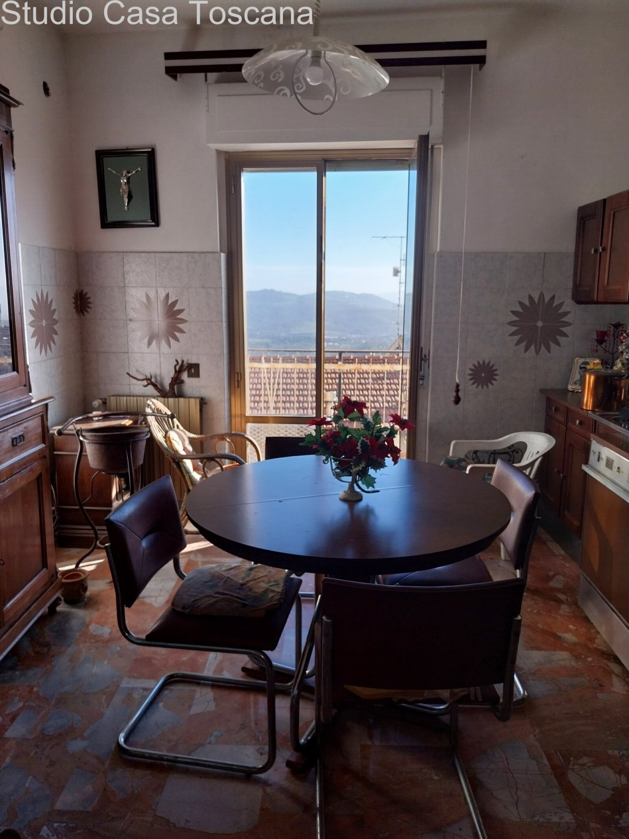 Kitchen with balcony
