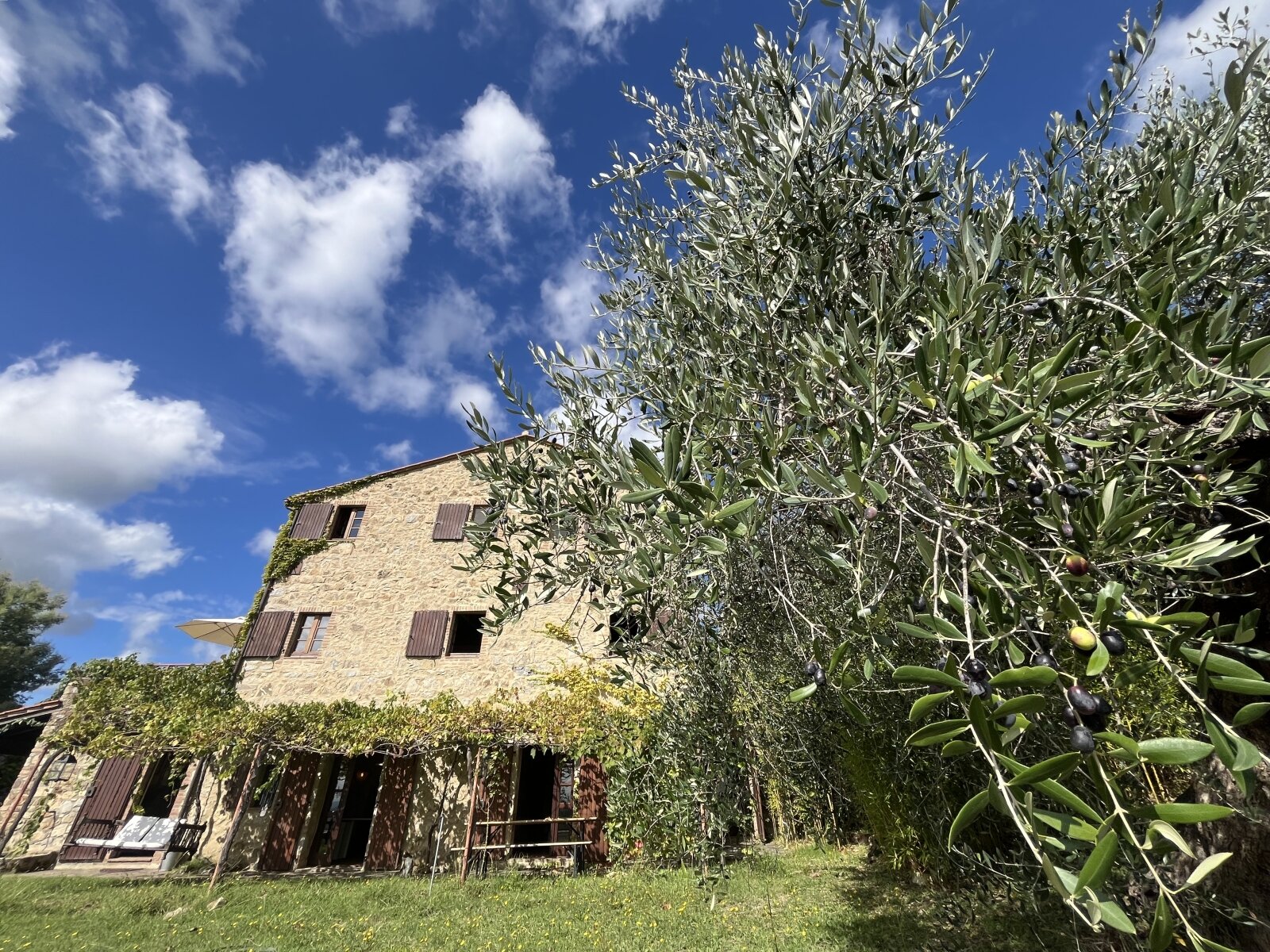 facciata in pietra antica